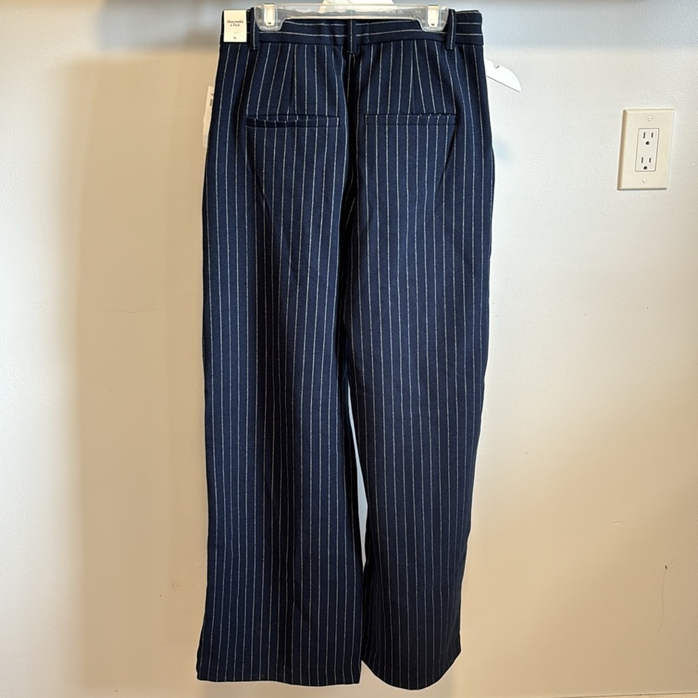 Abercrombie & Fitch Tailored Wide Leg pant. - Picture 7 of 10